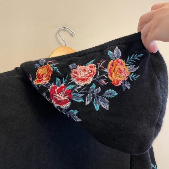 Johnny Was Cashmere Black and Red V-Neck Sweater with Floral Embroidery - Picture 6 of 6